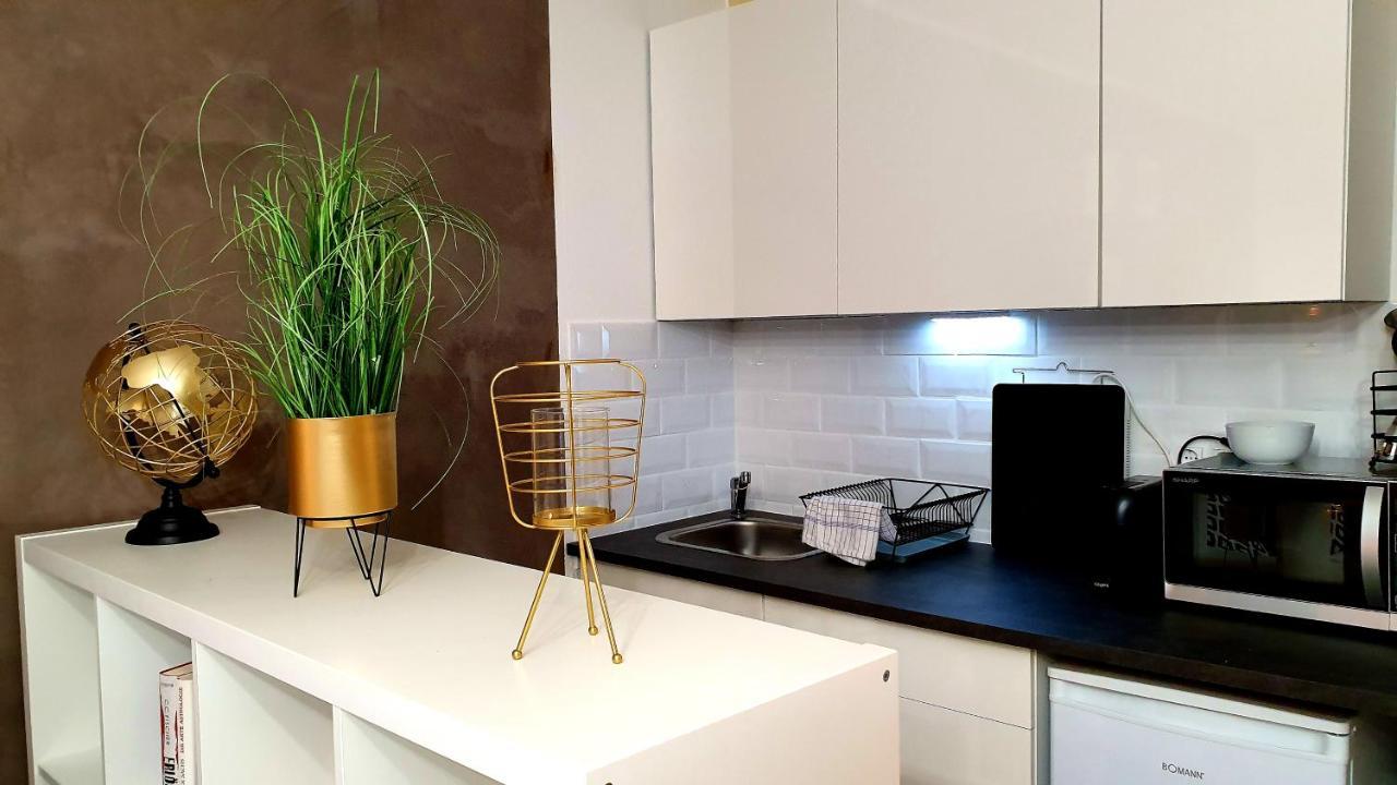 Apartment ☆wow! Stylish In Centre Near University☆ *